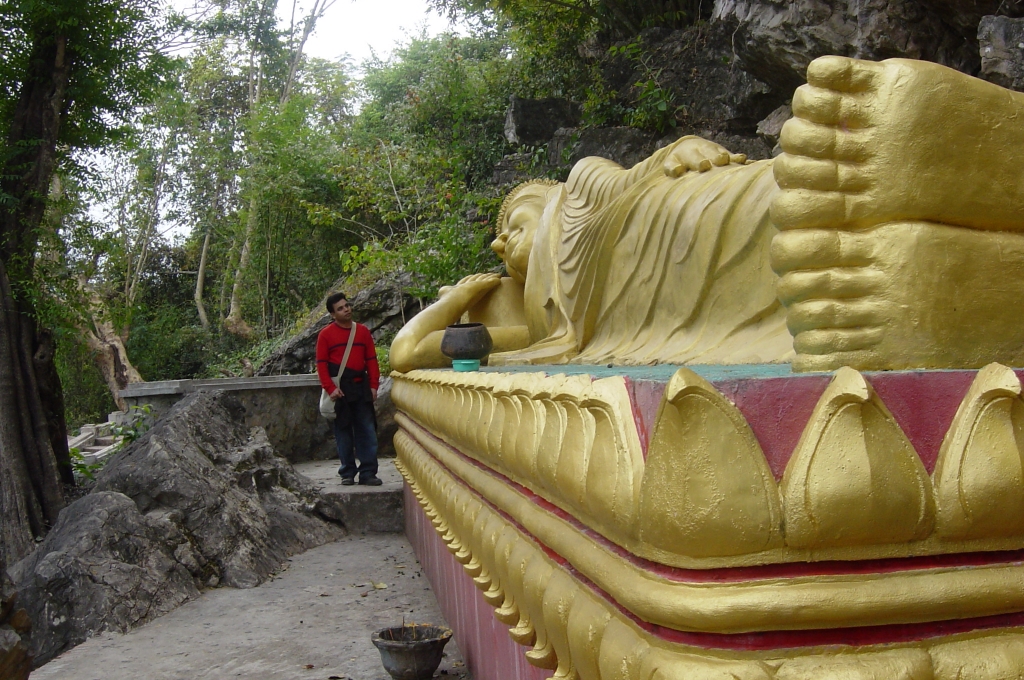 Day 2 - Celebrated New Year in Luang Prabang : Laos (Dec'04) 7