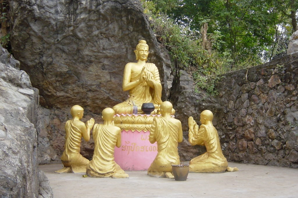 Day 2 - Celebrated New Year in Luang Prabang : Laos (Dec'04) 34