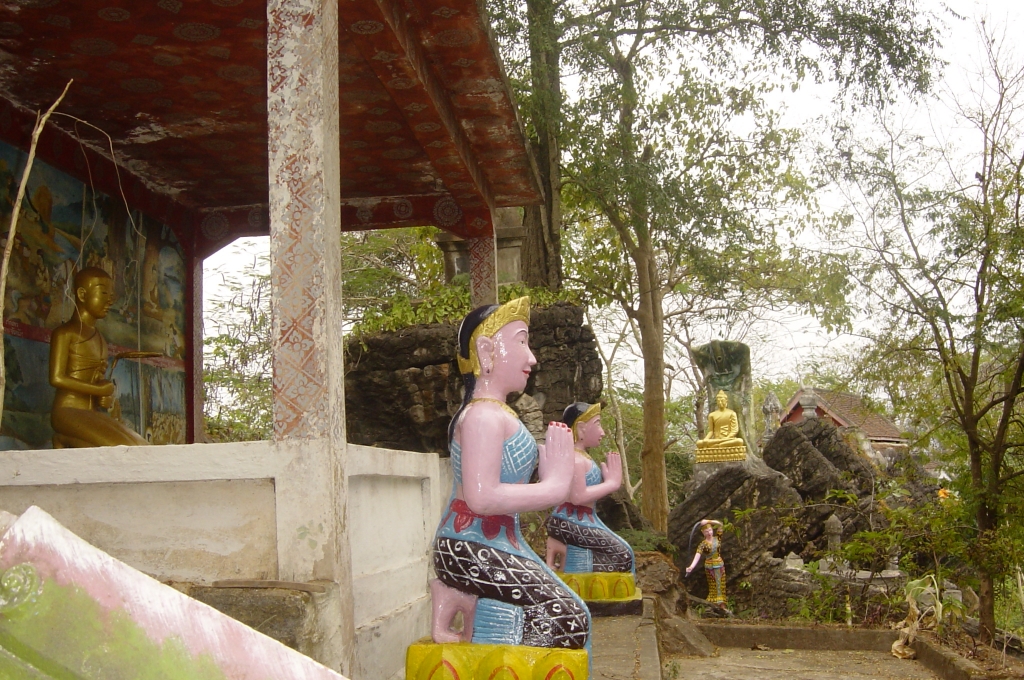 Day 2 - Celebrated New Year in Luang Prabang : Laos (Dec'04) 37