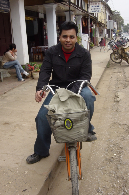 Day 2 - Celebrated New Year in Luang Prabang : Laos (Dec'04) 4