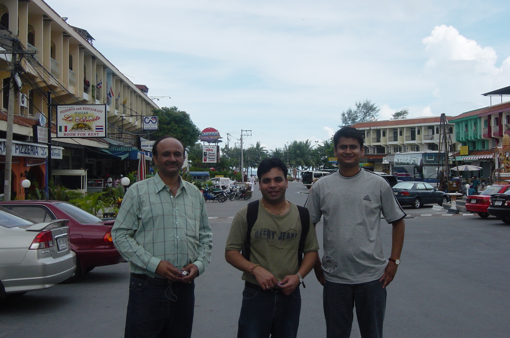 One Night Trip To Pattaya With Friends : Thailand (Oct'05) 26