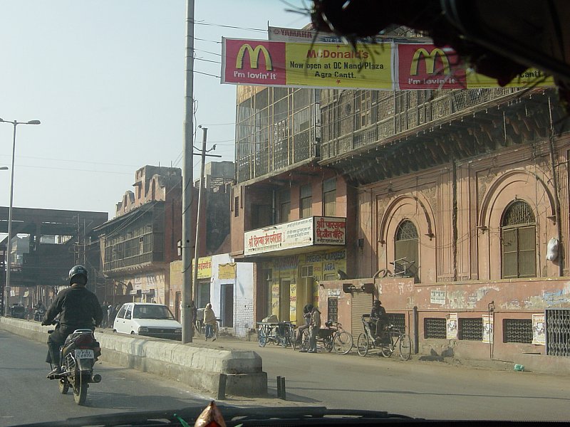 Exploring Taj Mahal : Agra, India (Dec'06) 8