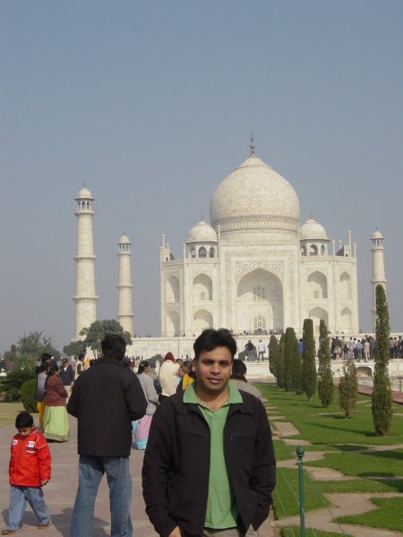 Exploring Taj Mahal : Agra, India (Dec'06) 3