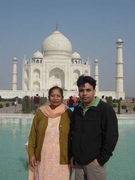 Exploring Taj Mahal : Agra, India (Dec'06) 2