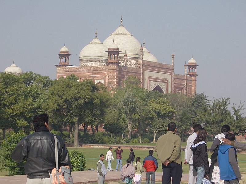 Exploring Taj Mahal : Agra, India (Dec'06) 11