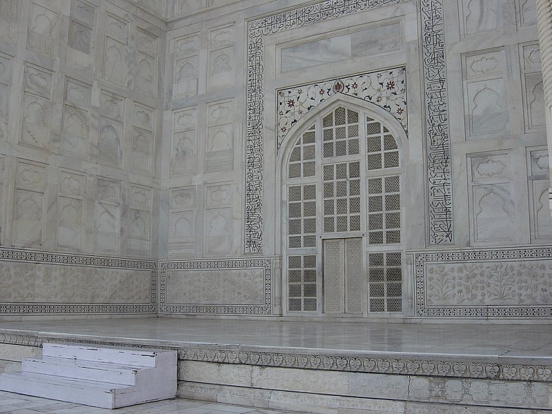 Exploring Taj Mahal : Agra, India (Dec'06) 12