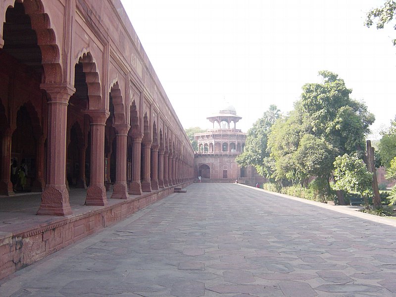 Exploring Taj Mahal : Agra, India (Dec'06) 13