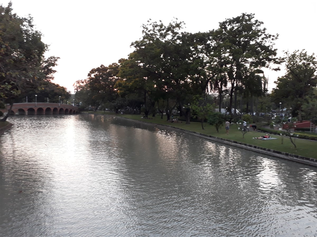 Walking In Exploring Chatuchak Park : Bangkok, Thailand (May'17) 10