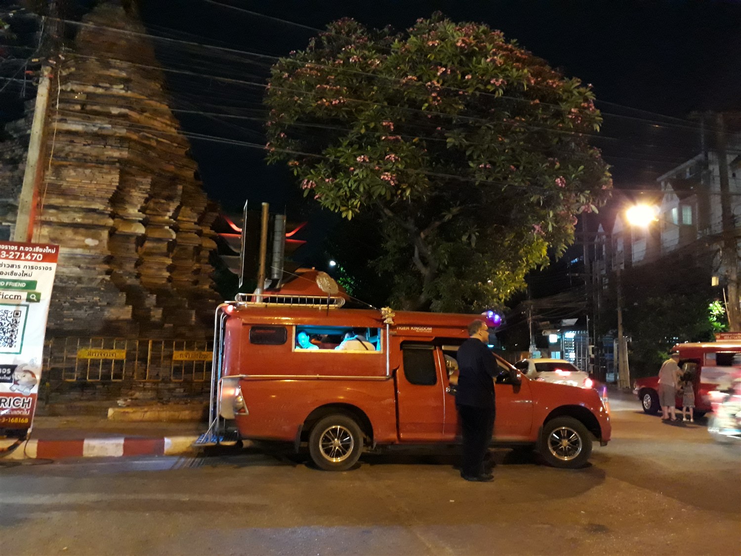 Exploring Chiang Mai City & Night Market : Thailand (Apr'17) 11