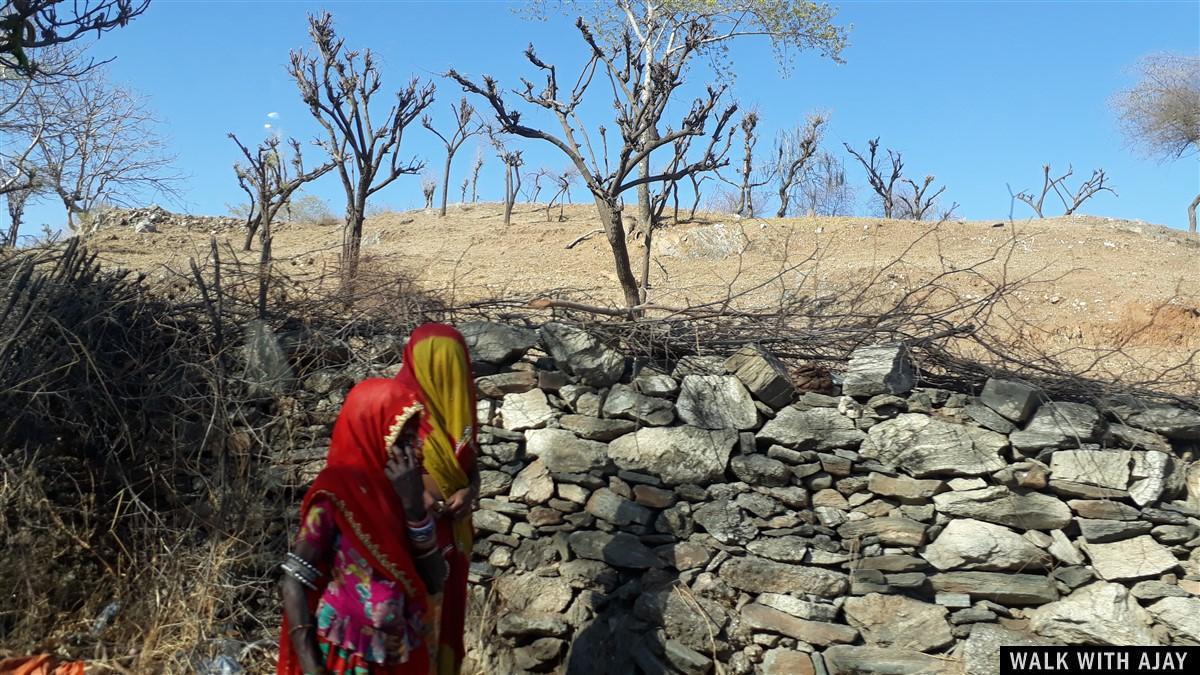 Driving from Mount Abu to Kumbhalgarh Fort and local traditional dress