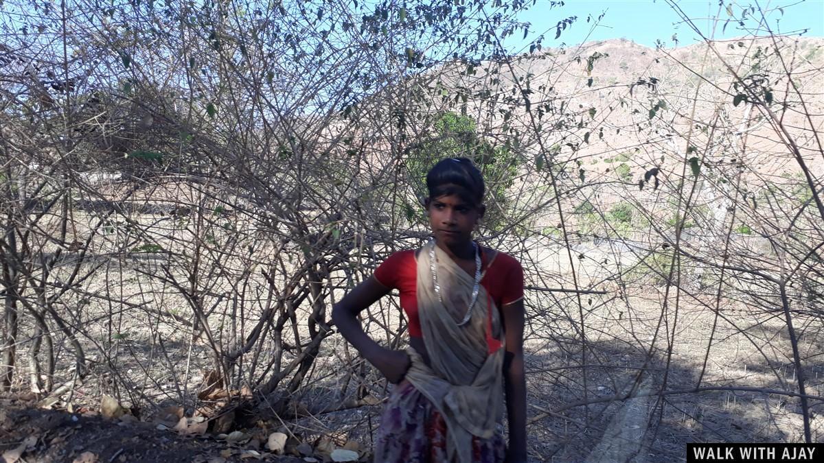 Day 8 - Remembering the History at Kumbhalgarh Fort : India (Apr’19) 42 Driving from Mount Abu to Kumbhalgarh Fort and local girl
