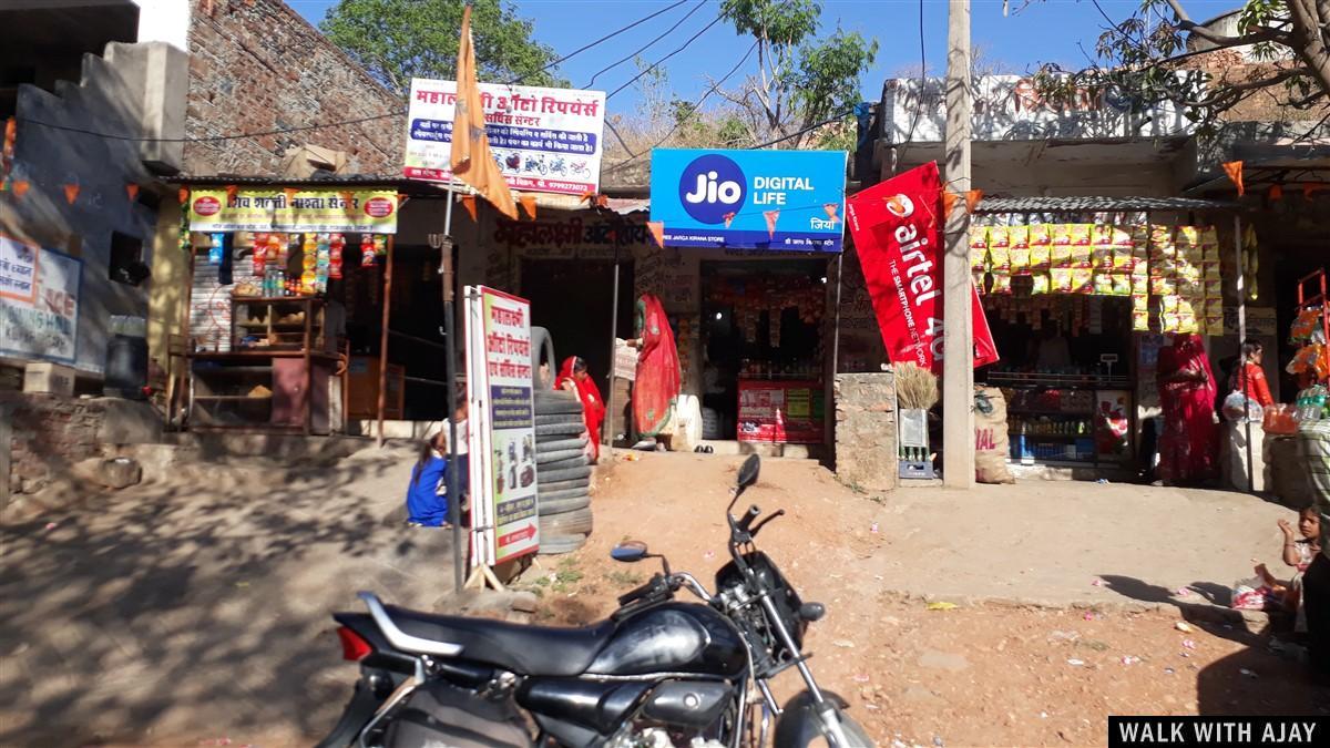 Driving from Mount Abu to Kumbhalgarh Fort and local shops
