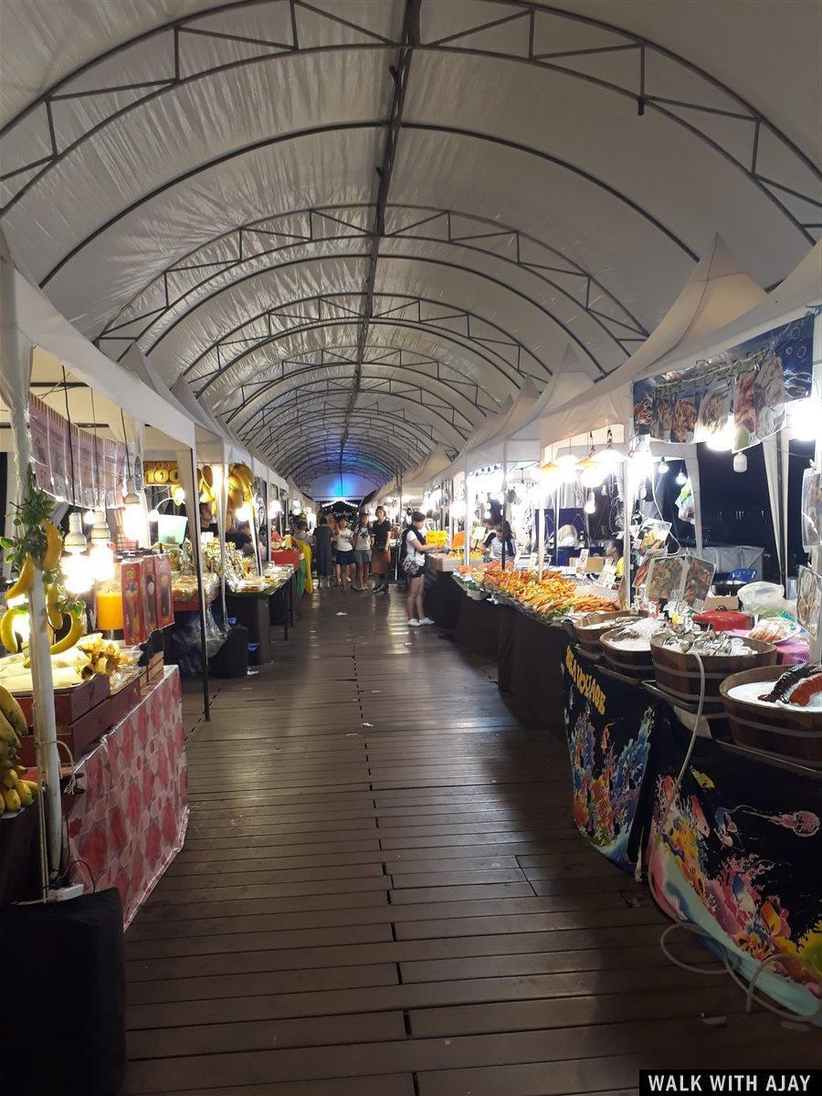 Shops on both sides of the passage in Asiatique Market