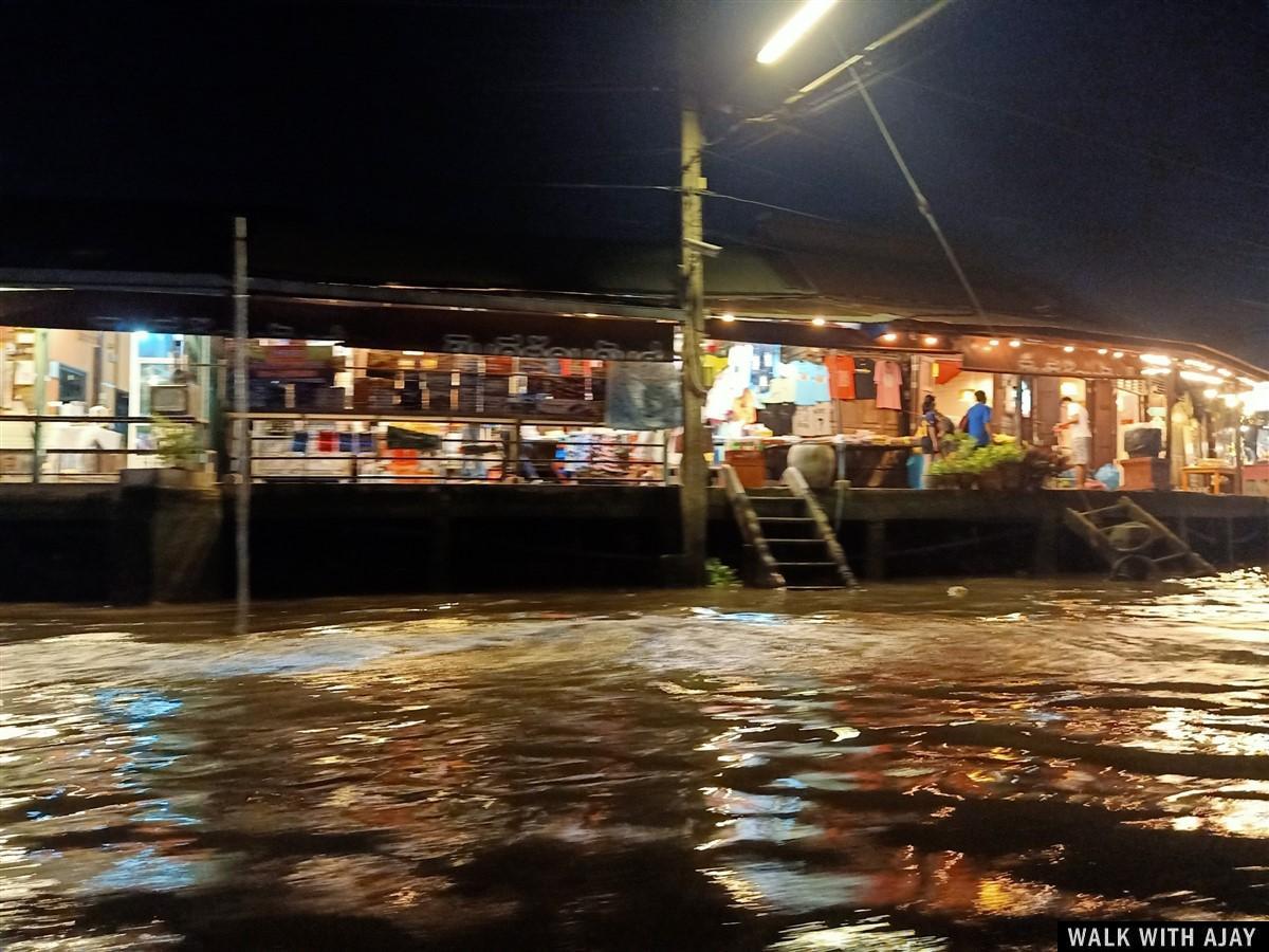 Bit blurry picture of floating markets, still lovely!