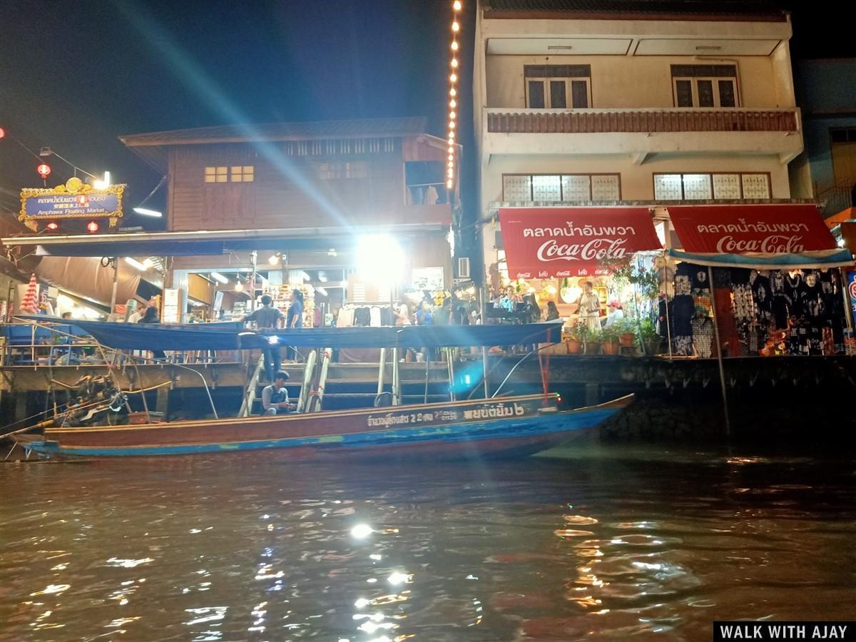 Amphawa Floating Market is a real floating market popular with the locals for weekend purchasing.