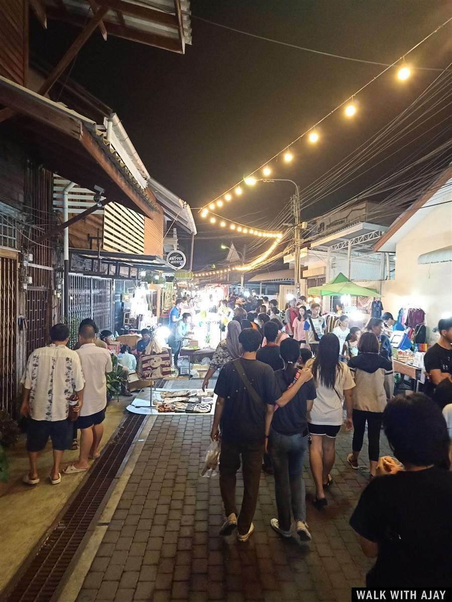 Walking street, guests are able to find many traditional Thai foods, including Padthai of Rayong and finger foods.