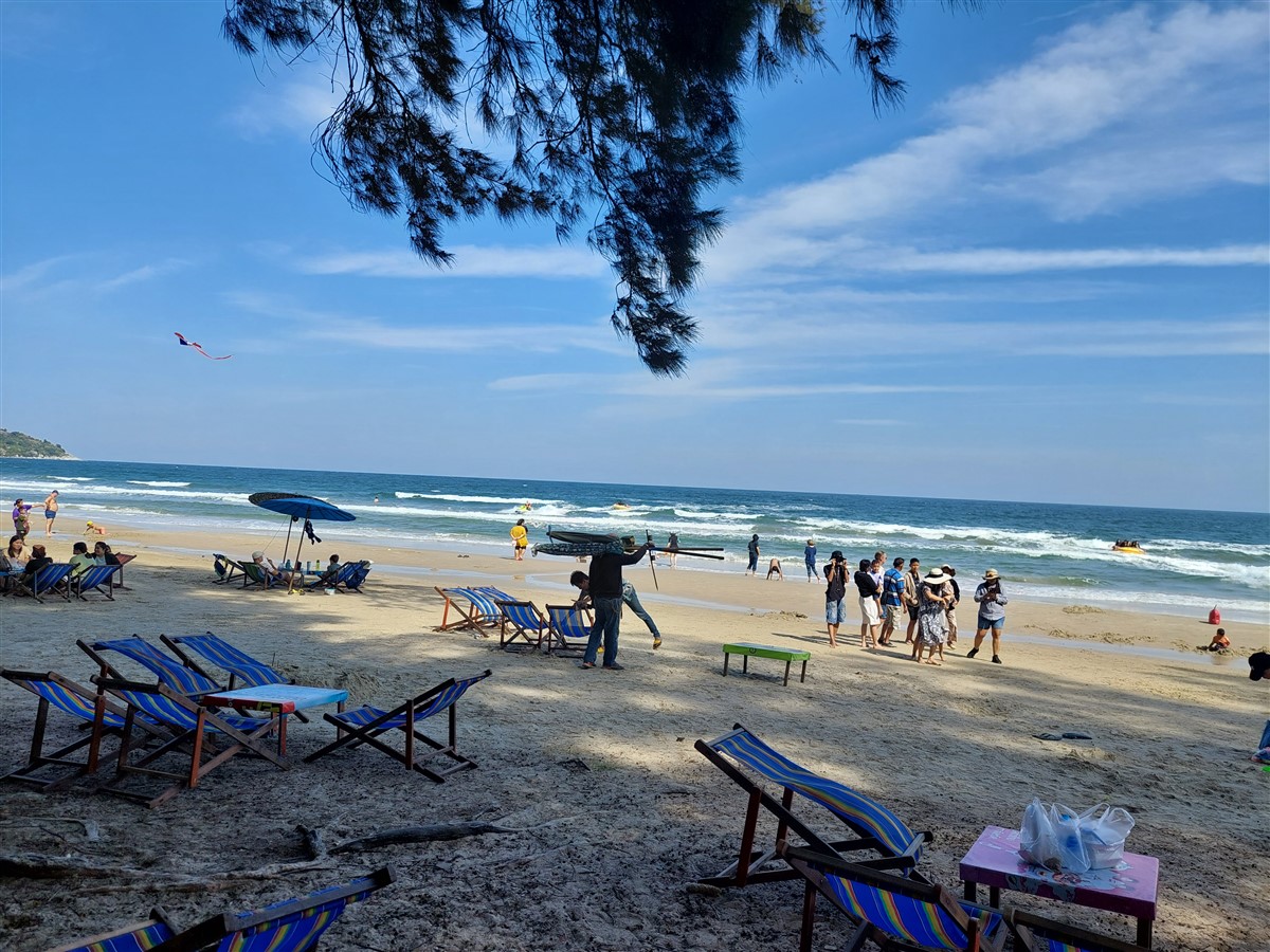 First Day Lunch & Stay Near Sam Roi Yot Beach : Thailand (Dec'22) - Day 1 2