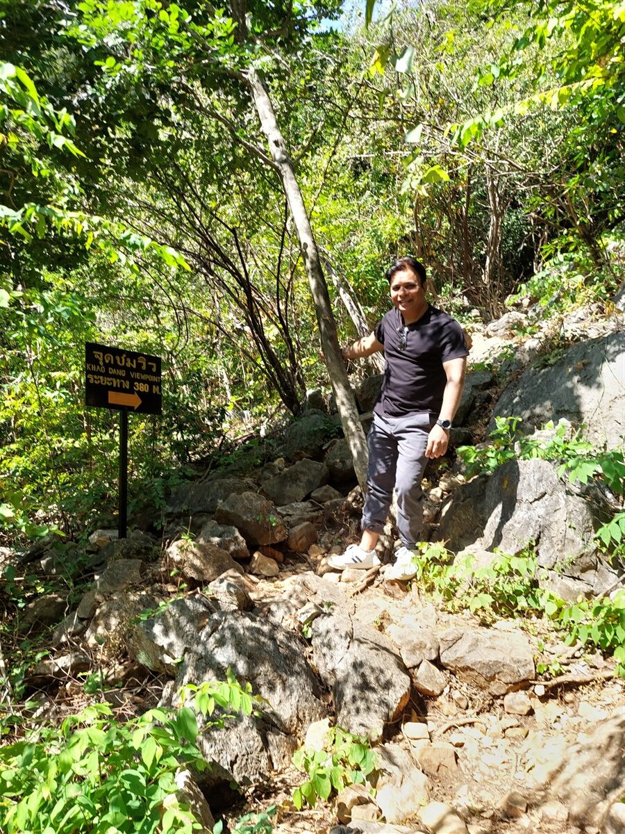 Hike To Khao Daeng View Point : Sam Roi Yot, Thailand (Jan'23) - Day 3 3