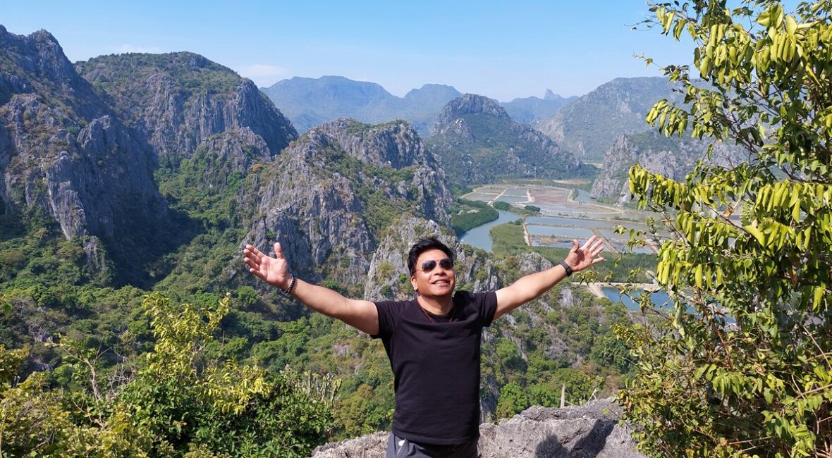 Hike To Khao Daeng View Point : Sam Roi Yot, Thailand (Jan'23) - Day 3 1