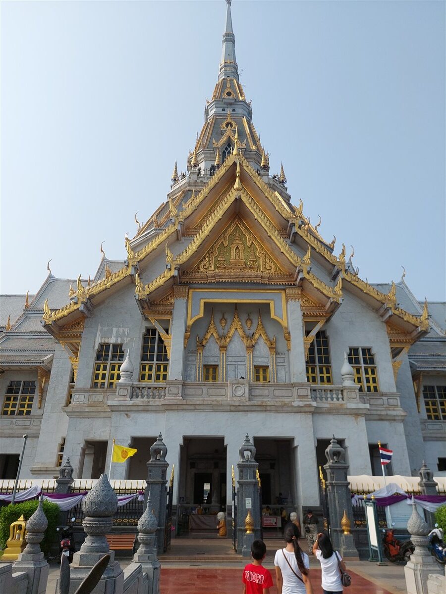 Temples in Chachoengsao
