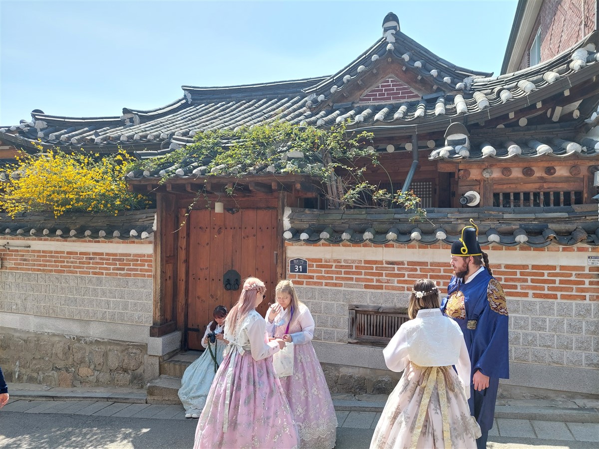 Day 3 - Bukchon Hanok Village, Yeouido Park & Hongdae Area : Seoul, South Korea (Apr'24) 18