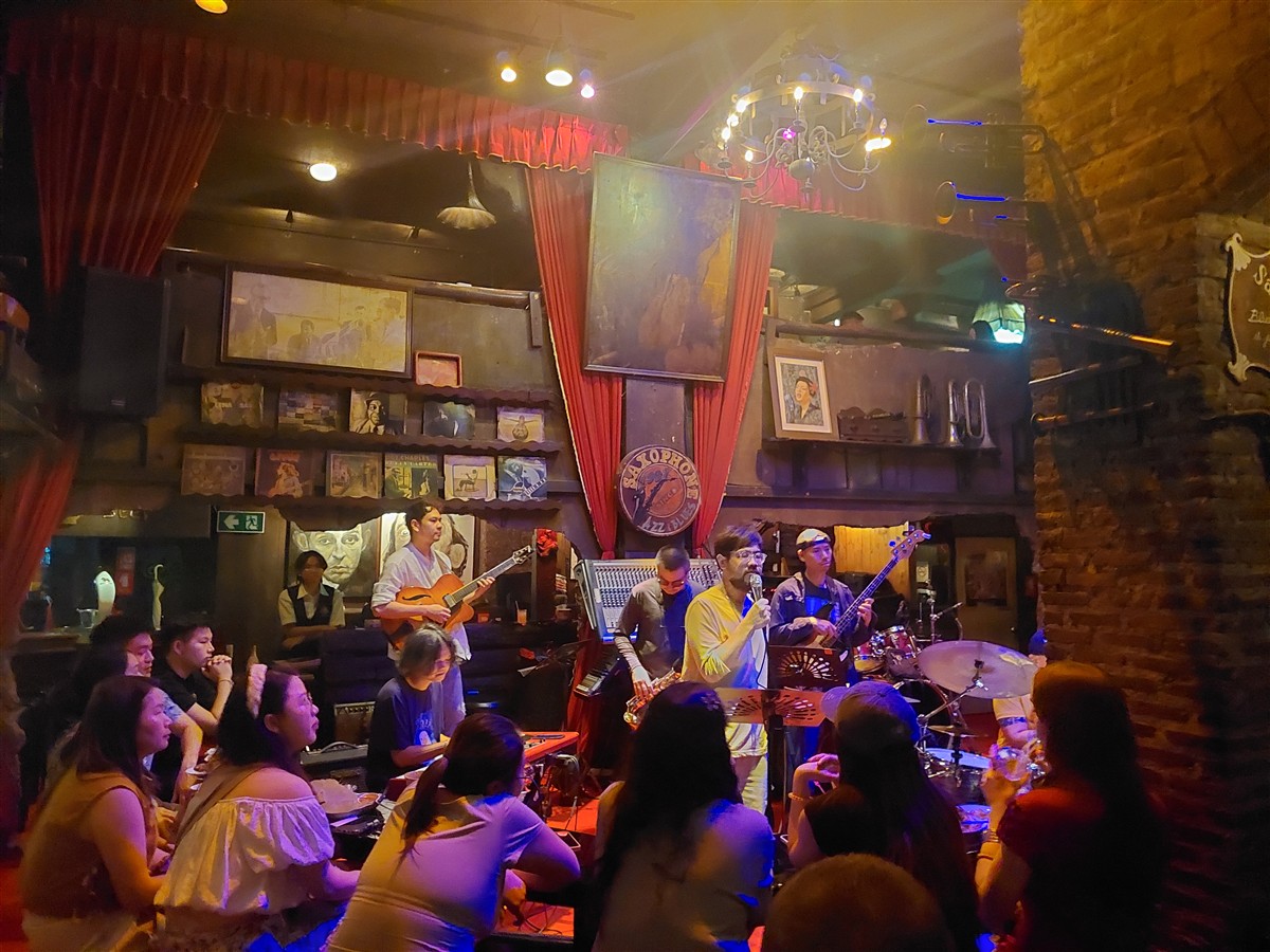 Saxophone Pub & Restaurant Bangkok - Especially Famous for Jazz and Blues 4 Saxophone Pub & Restaurant Bangkok - Especially Famous for Jazz and Blues 4