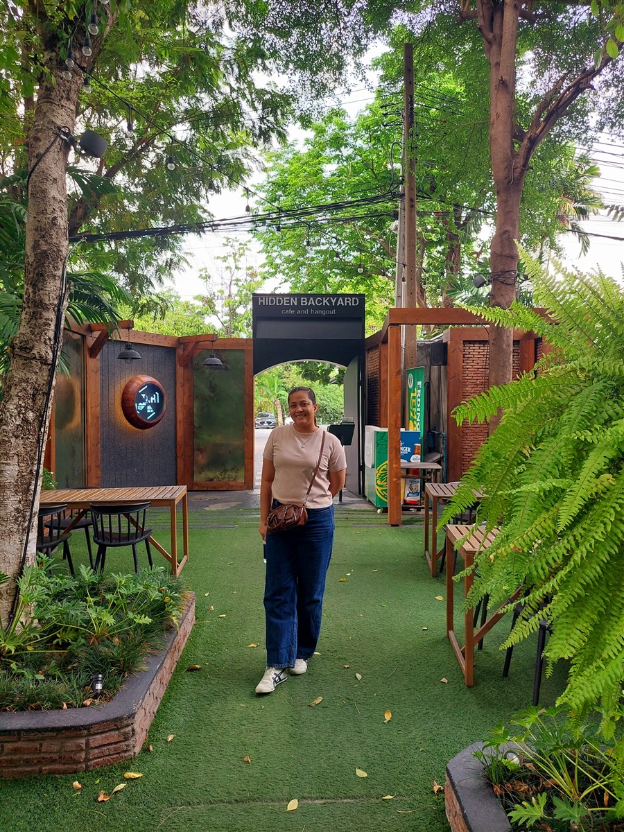 Lunch at Hidden Backyard Cafe & Hangout : Nonthaburi, Bangkok 5
