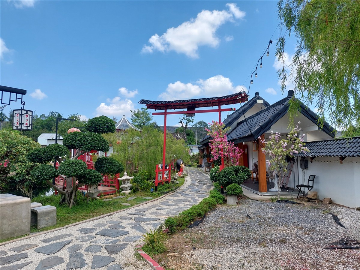 Day 2 - Exploring Chanthaburi Temple & Waterfall : Thailand (Apr'26) 38