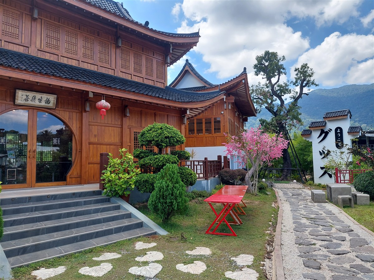 Day 2 - Exploring Chanthaburi Temple & Waterfall : Thailand (Apr'26) 39