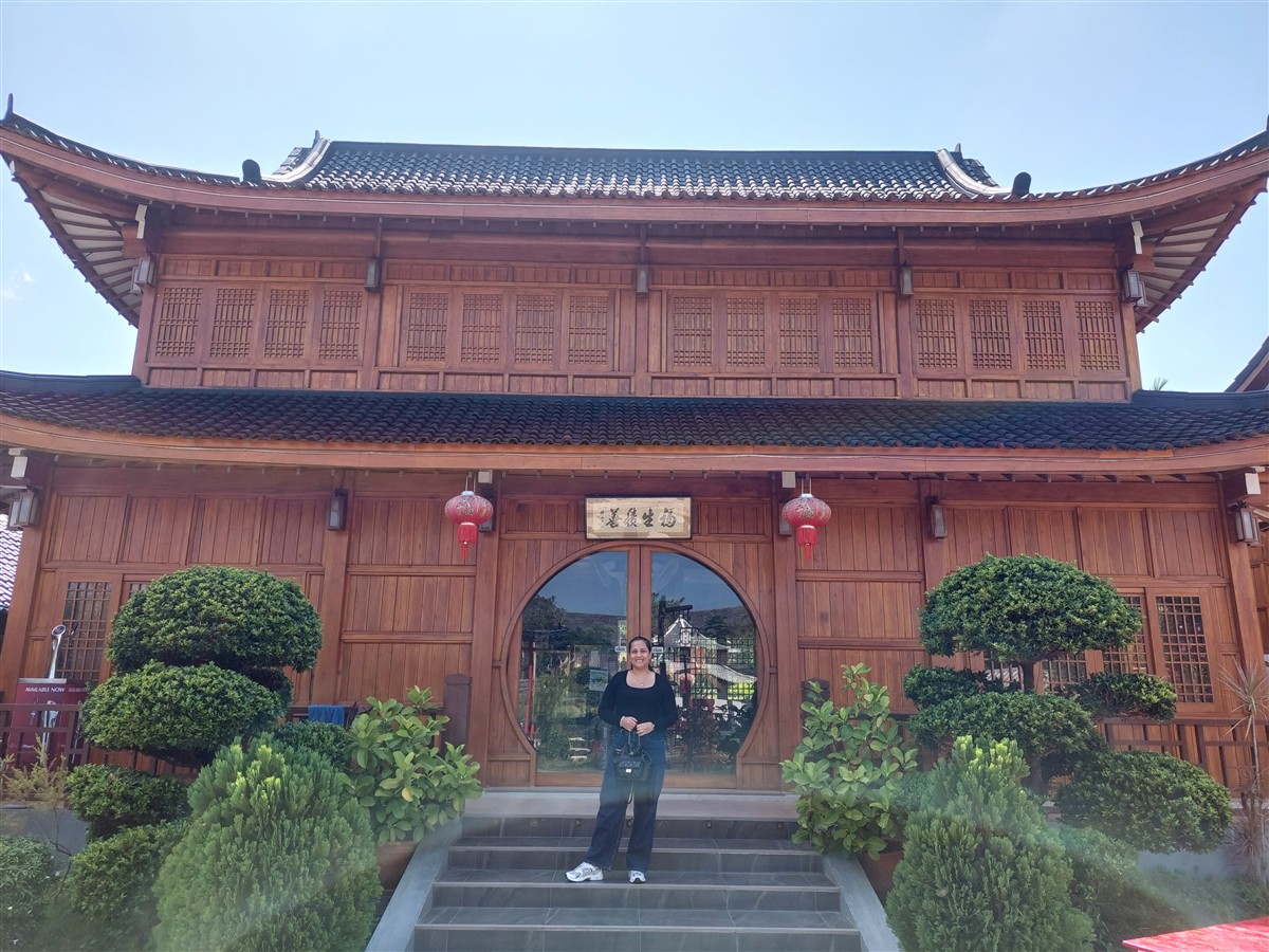 Day 2 - Exploring Chanthaburi Temple & Waterfall : Thailand (Apr'26) 43