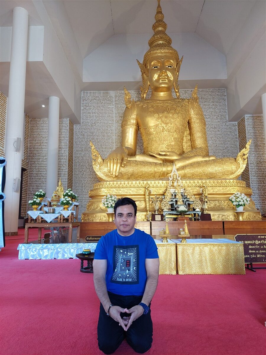 Pay Respect at Wat Prayong-Kitti Wanaram : Thai Temple Near Bangkok 2