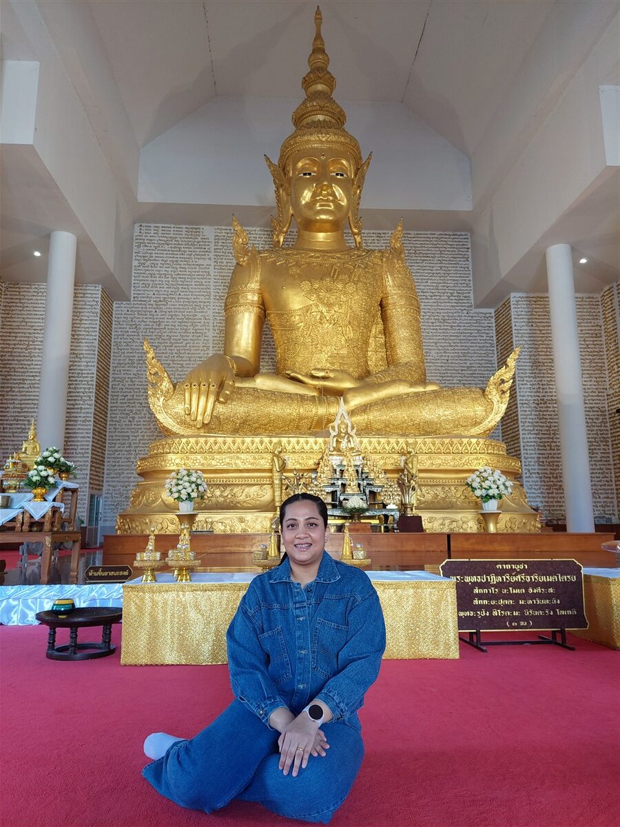 Pay Respect at Wat Prayong-Kitti Wanaram : Thai Temple Near Bangkok 2