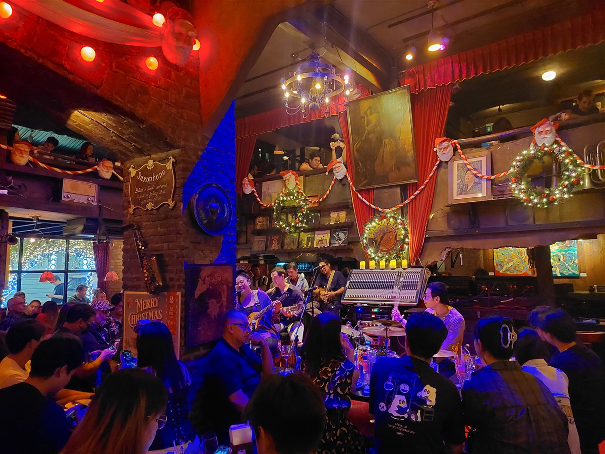 Saxophone Pub & Restaurant Bangkok - Especially Famous for Jazz and Blues 11 Saxophone Pub & Restaurant Bangkok - Especially Famous for Jazz and Blues 9