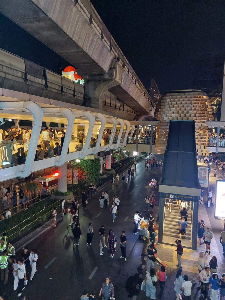 Saxophone Pub & Restaurant Bangkok - Especially Famous for Jazz and Blues 22 Saxophone Pub & Restaurant Bangkok - Especially Famous for Jazz and Blues 20