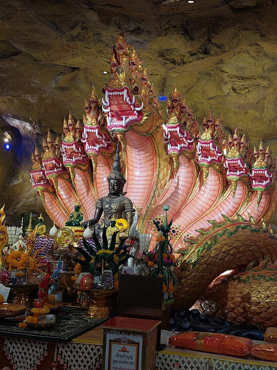 Wat Weru Wanaram Bangkok – Hidden Temple Near Don Mueang Airport (Jan'26) 8 Wat Weru Wanaram Bangkok – Hidden Temple Near Don Mueang Airport (Jan'26) 7