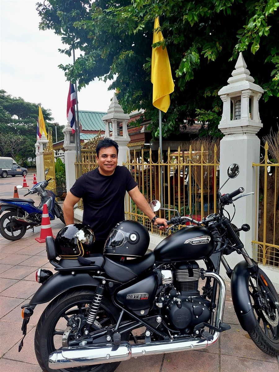 Paying Respect at Wat Phra Sri Mahathat Wora Maha Wiharn - Thai Temple in Bangkok (Jan'26) 10