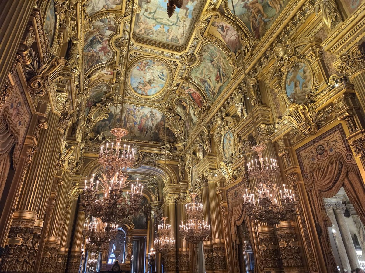 Day 2 - Walking Through Paris Opera Garnier, Galeries Lafayette, Notre-Dame & Le Marais : France (Sep'26) 21