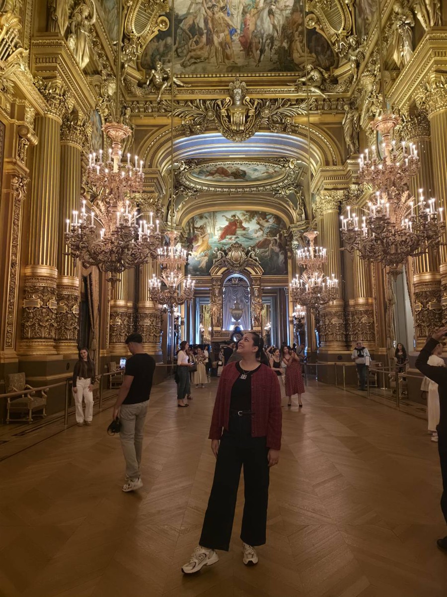 Day 2 - Walking Through Paris Opera Garnier, Galeries Lafayette, Notre-Dame & Le Marais : France (Sep'26) 22