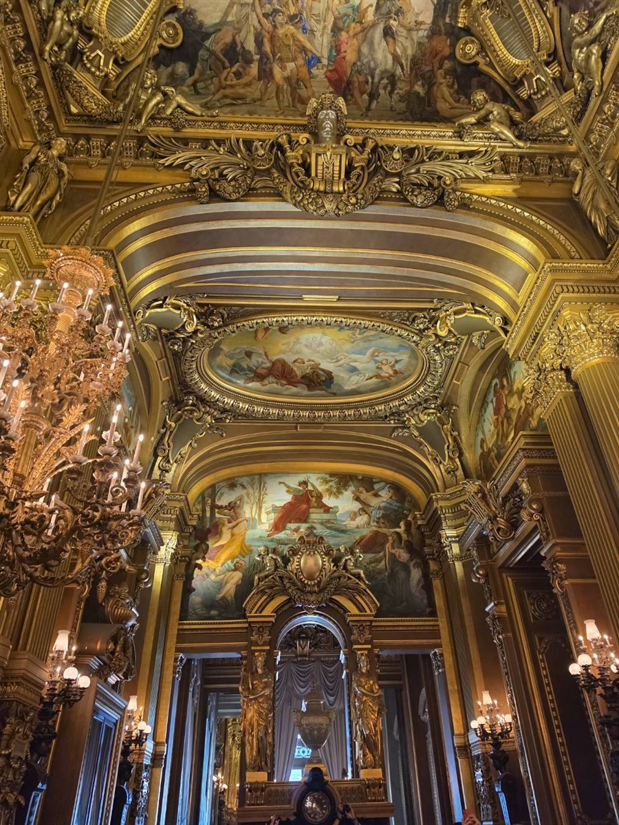 Day 2 - Walking Through Paris Opera Garnier, Galeries Lafayette, Notre-Dame & Le Marais : France (Sep'26) 24