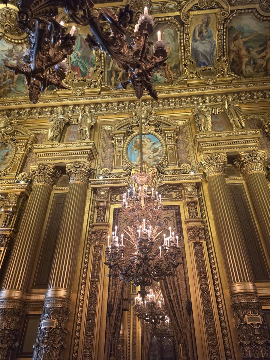 Day 2 - Walking Through Paris Opera Garnier, Galeries Lafayette, Notre-Dame & Le Marais : France (Sep'26) 25 Day 2 - Walking Through Paris Opera Garnier, Galeries Lafayette, Notre-Dame & Le Marais : France (Sep'26) 25
