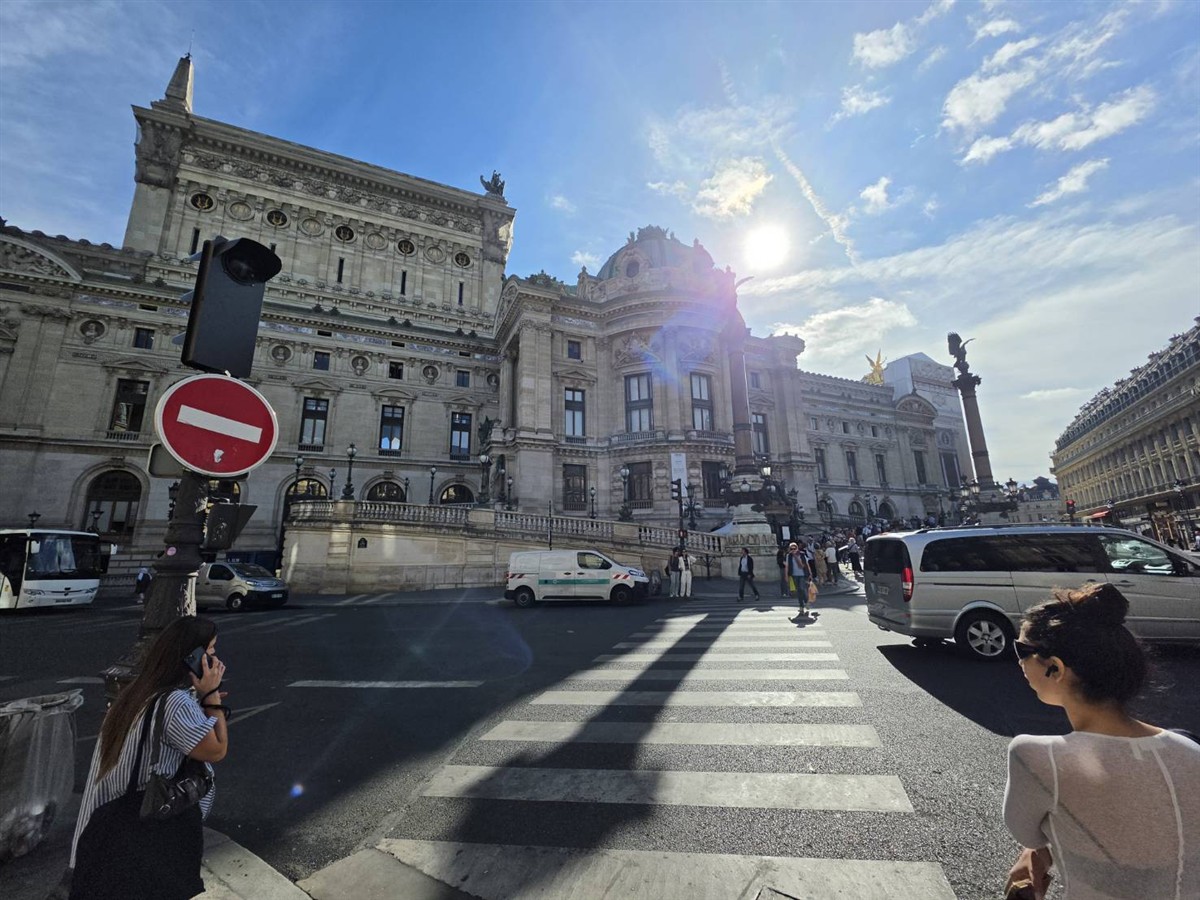 Day 2 - Walking Through Paris Opera Garnier, Galeries Lafayette, Notre-Dame & Le Marais : France (Sep'26) 6