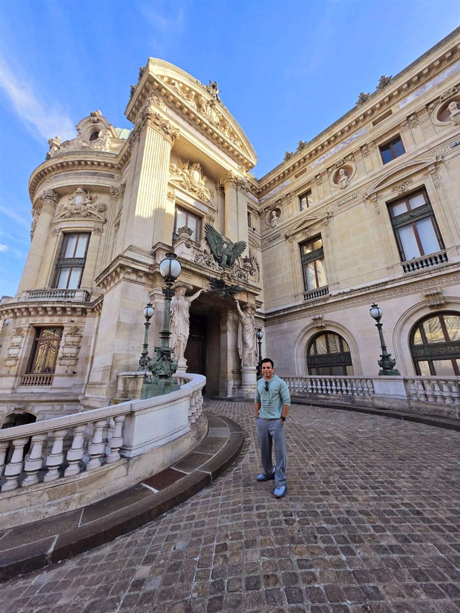 Day 2 - Walking Through Paris Opera Garnier, Galeries Lafayette, Notre-Dame & Le Marais : France (Sep'26) 10