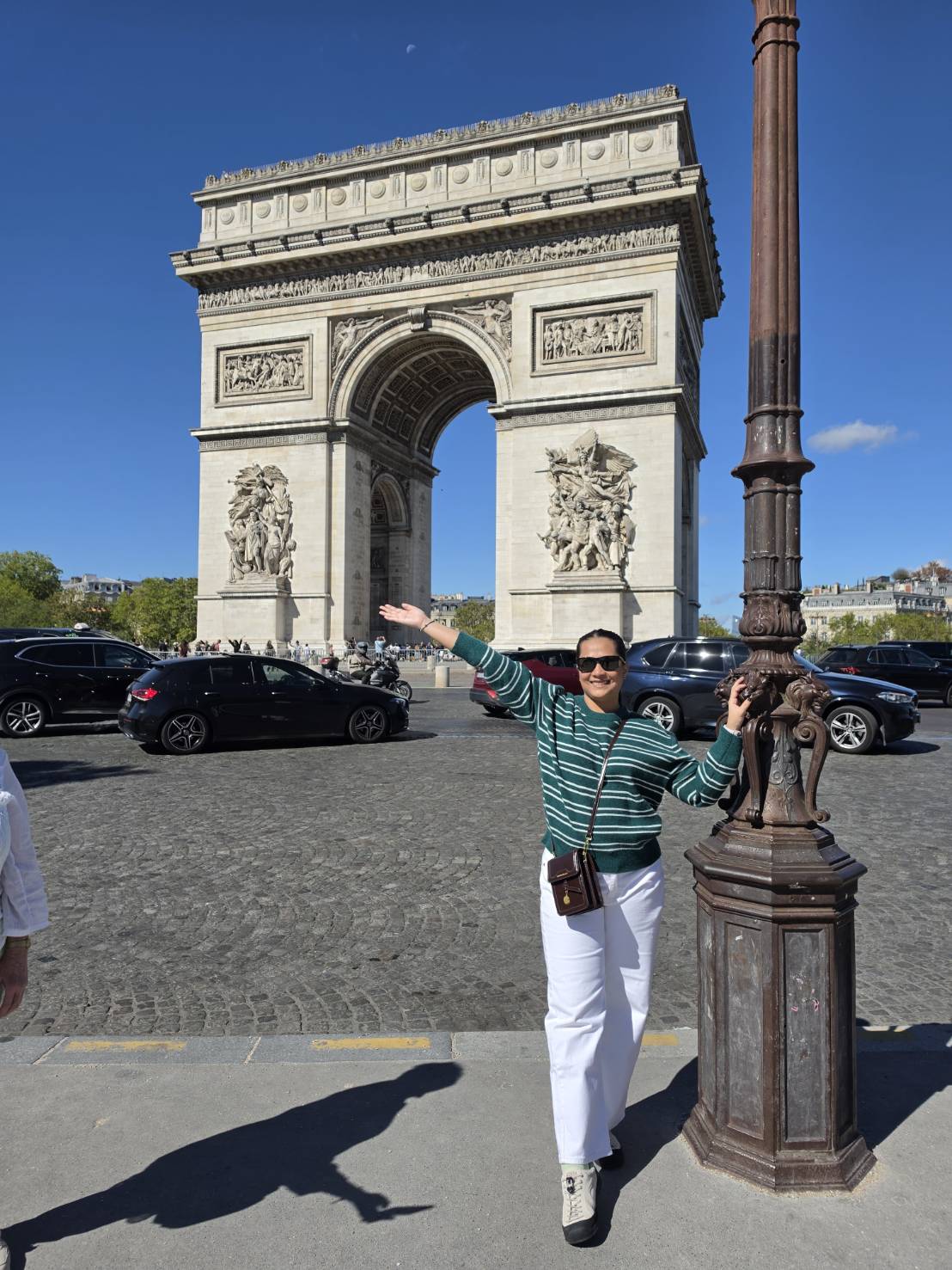 Day 3 - Paris Arc de Triomphe, Champs-Élysées & An Afternoon at the Louvre Museum : France (Sep'26) 9