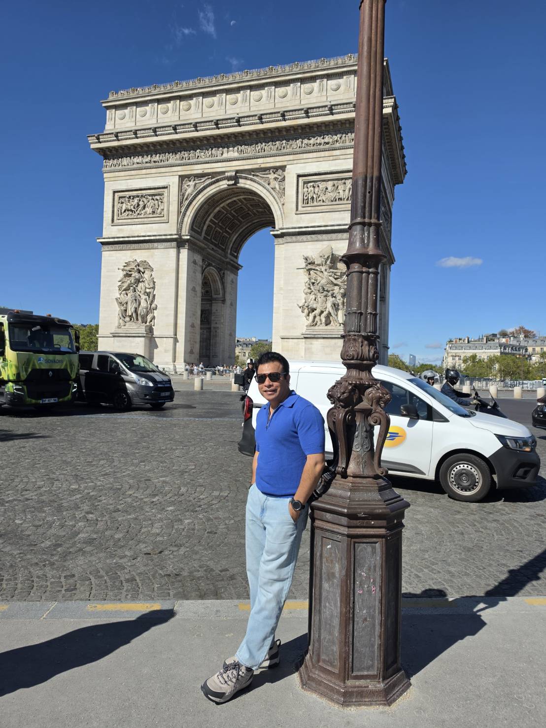 Day 3 - Paris Arc de Triomphe, Champs-Élysées & An Afternoon at the Louvre Museum : France (Sep'26) 10