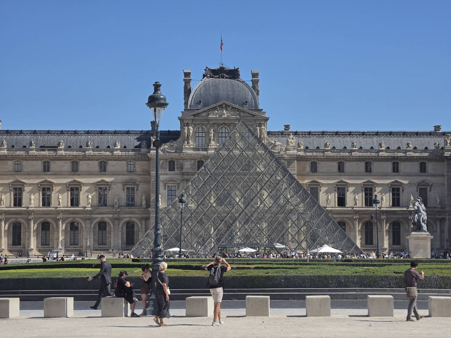 Day 3 - Paris Arc de Triomphe, Champs-Élysées & An Afternoon at the Louvre Museum : France (Sep'26) 50