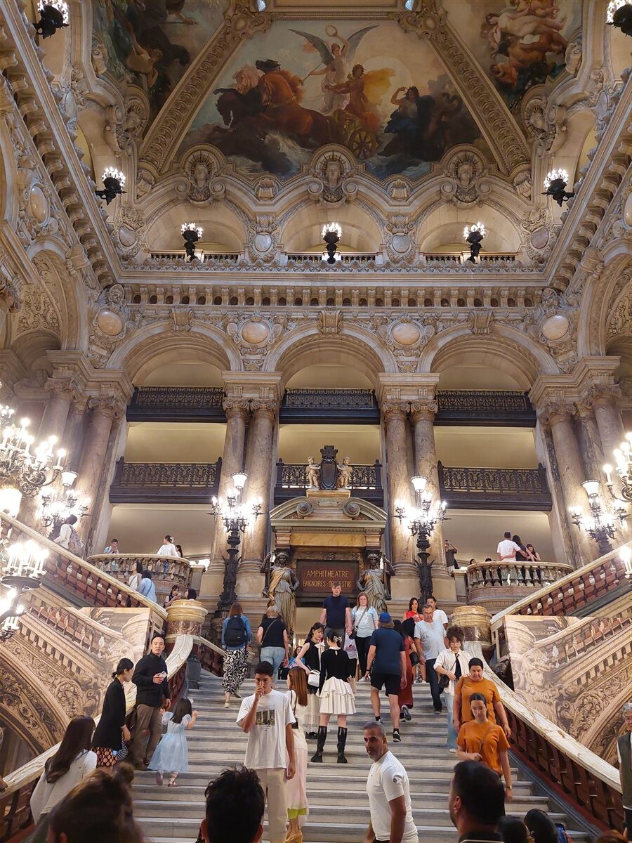 Day 2 - Walking Through Paris Opera Garnier, Galeries Lafayette, Notre-Dame & Le Marais : France (Sep'26) 11