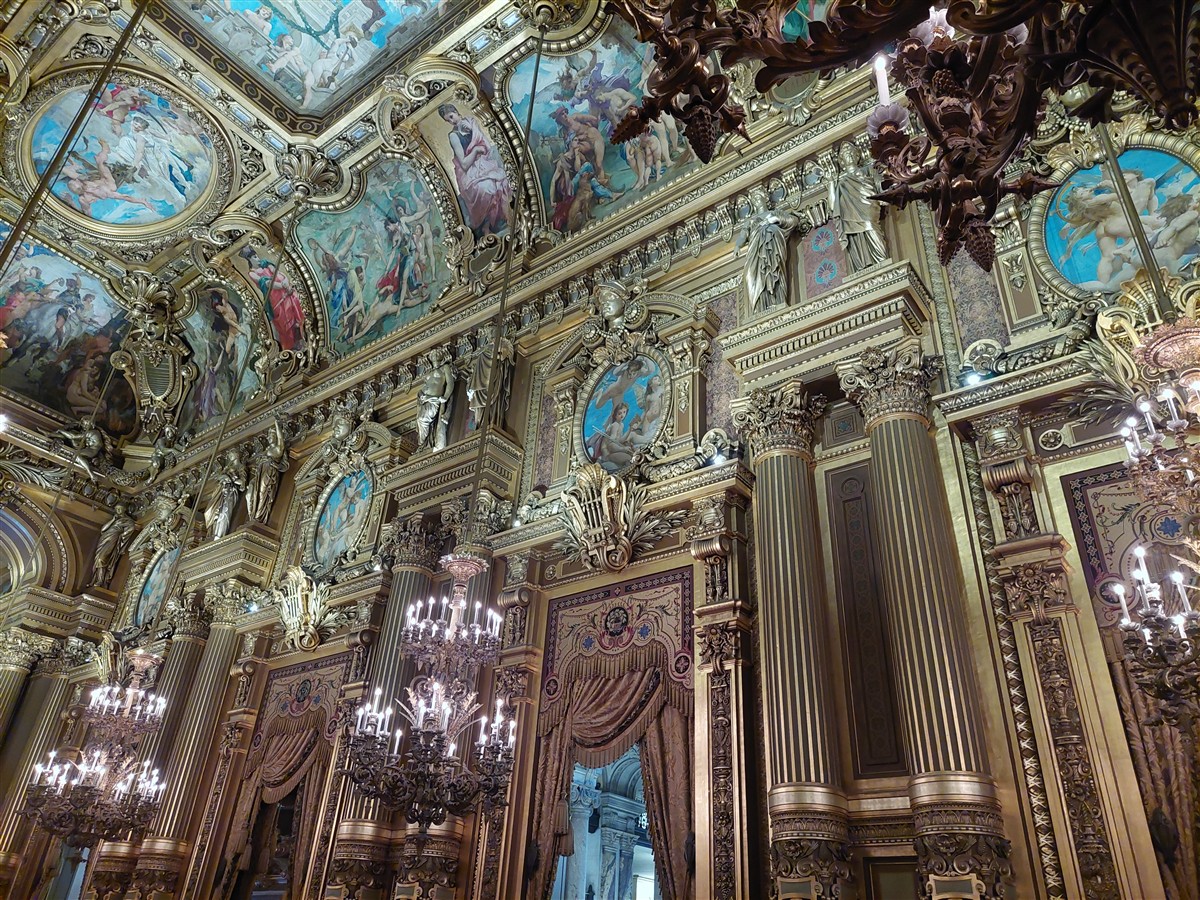 Day 2 - Walking Through Paris Opera Garnier, Galeries Lafayette, Notre-Dame & Le Marais : France (Sep'26) 15