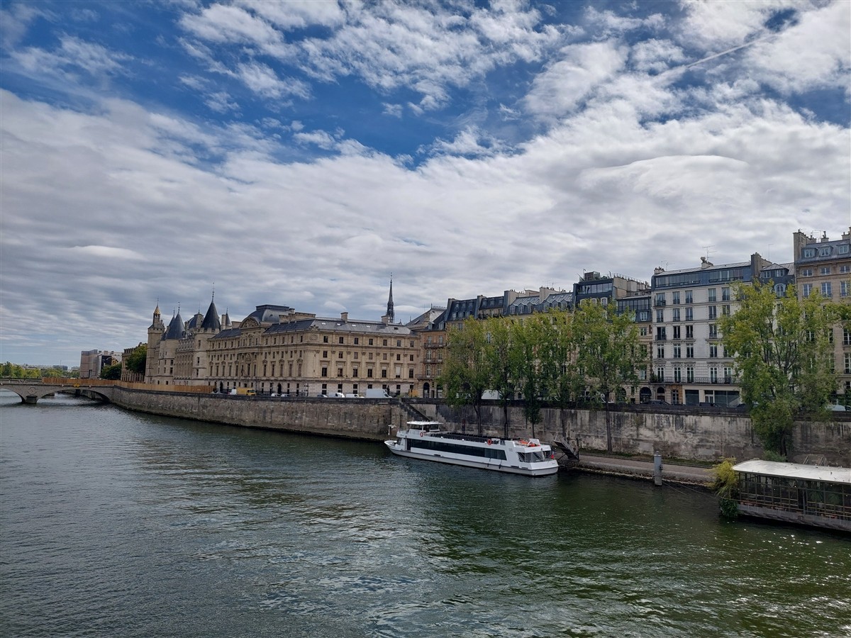 Day 2 - Walking Through Paris Opera Garnier, Galeries Lafayette, Notre-Dame & Le Marais : France (Sep'26) 36