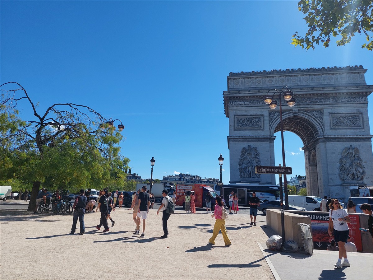 Day 3 - Paris Arc de Triomphe, Champs-Élysées & An Afternoon at the Louvre Museum : France (Sep'26) 5