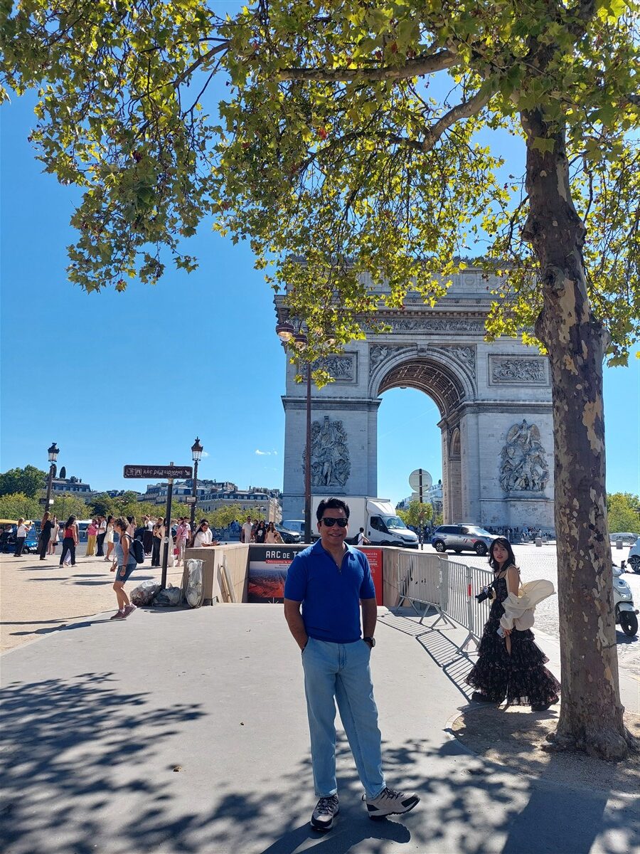 Day 3 - Paris Arc de Triomphe, Champs-Élysées & An Afternoon at the Louvre Museum : France (Sep'26) 8